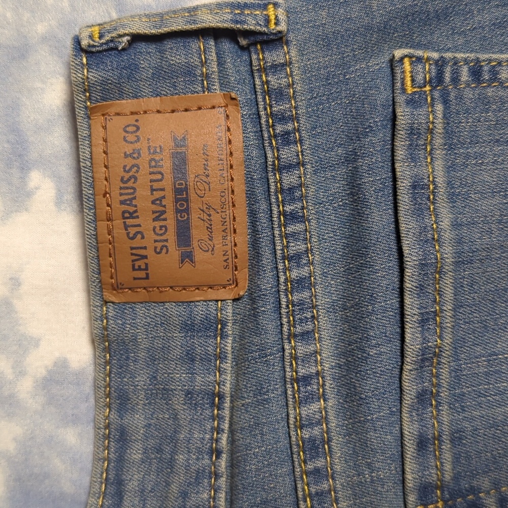 Levi Strauss Signature Classic Mid Rise Capri Size 4 - Picture 10 of 11